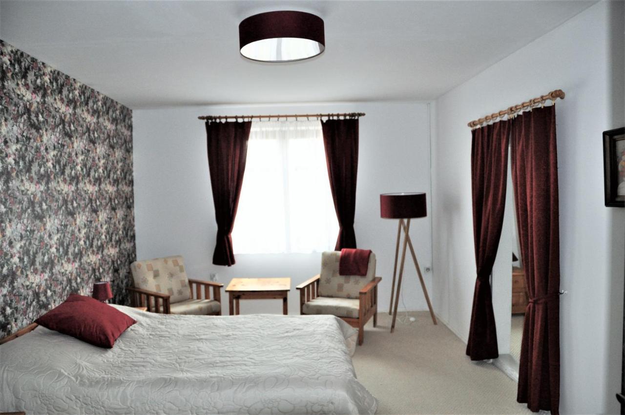 Folwark Goscino-Dwor Bed & Breakfast ภายนอก รูปภาพ